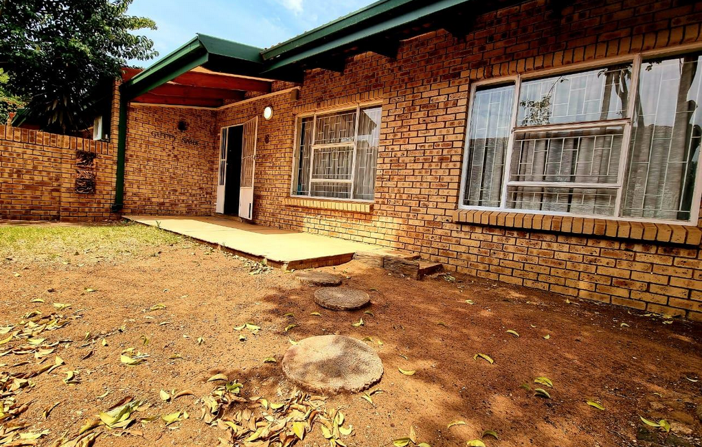 2 Bedroom Townhouse for Sale in Kannoniers Park